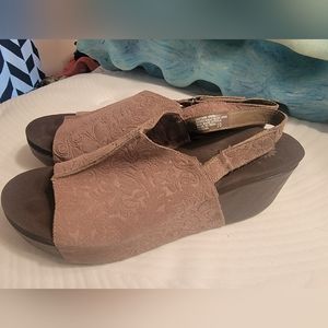 Yellow box wedges